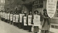 PROCESSIONS - Procession of the religious leagues for women's suffrage, c.1914 PROCESSIONS - Procession of the religious leagues for women's suffrage, c.1914